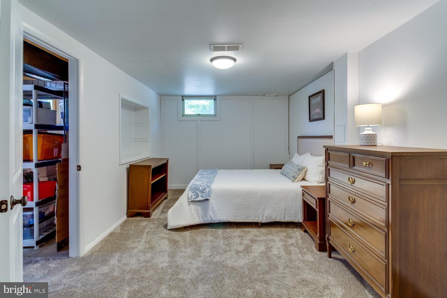 5900 Hanna Road Sykesville, MD 21784 - Photo 55 of 72 Bedroom 4, overhead lighting