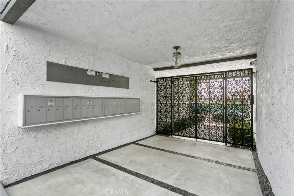 1712 Colby Avenue, Unit 105 Los Angeles, CA 90025 - Photo 7 of 39