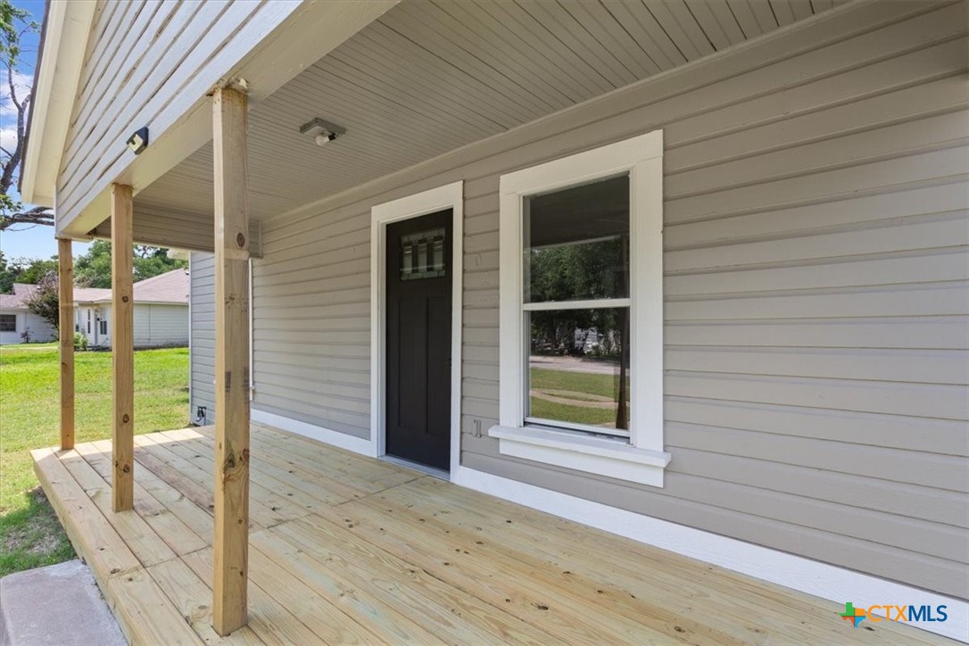 202 South 23rd Street Temple, TX 76504 - Photo 4 of 20 a view of an outdoor space with a balcony