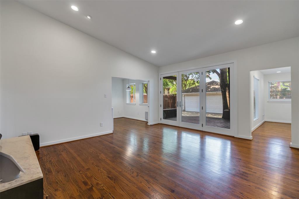 6815 Ravendale Lane Dallas, TX 75214 - Photo 13 of 28