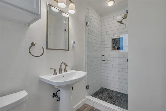 $5,800 | 6815 Ravendale Lane, Dallas, TX 75214