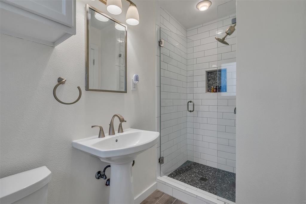 6815 Ravendale Lane Dallas, TX 75214 - Photo 20 of 28