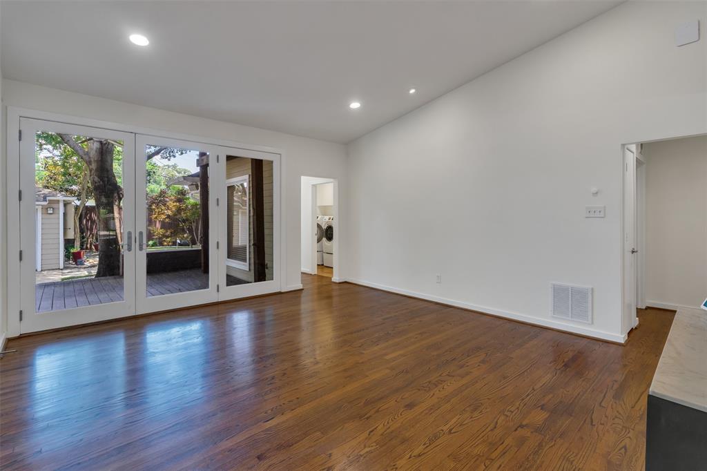 6815 Ravendale Lane Dallas, TX 75214 - Photo 26 of 28