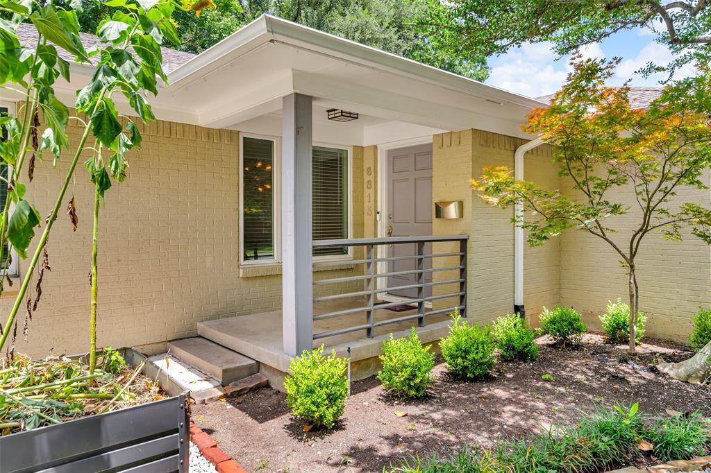 6815 Ravendale Lane Dallas, TX 75214 - Photo 3 of 28