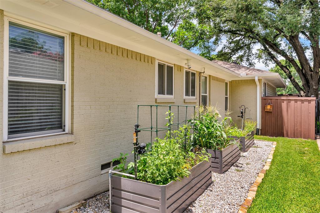 6815 Ravendale Lane Dallas, TX 75214 - Photo 4 of 28