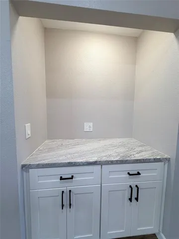 $2,095 | 710 North Rusk Street, Weatherford, TX 76086