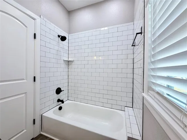 $2,095 | 710 North Rusk Street, Weatherford, TX 76086