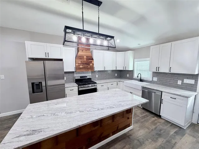 $2,095 | 710 North Rusk Street, Weatherford, TX 76086