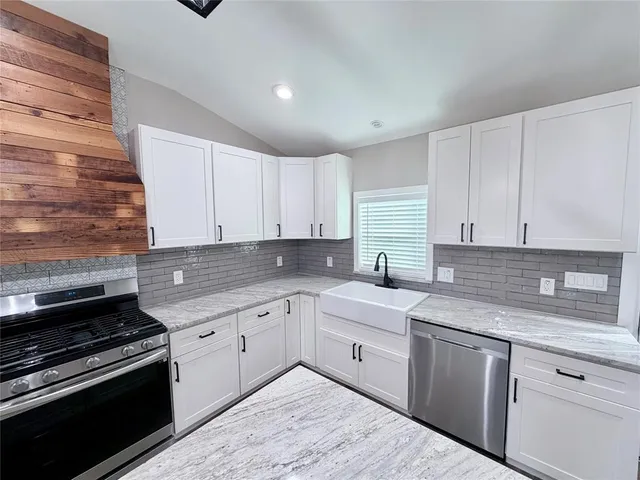 $2,095 | 710 North Rusk Street, Weatherford, TX 76086