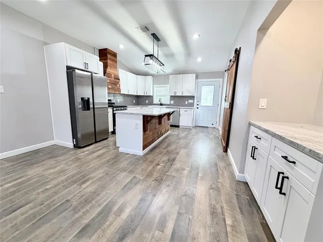 $2,095 | 710 North Rusk Street, Weatherford, TX 76086