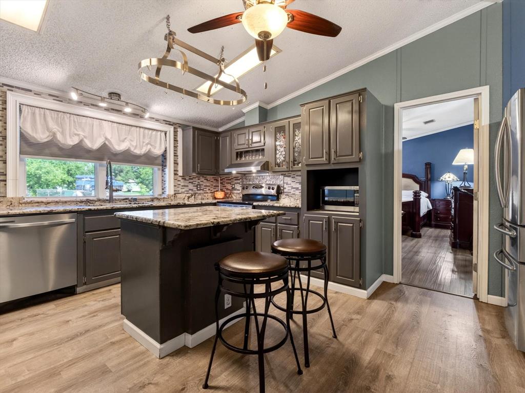 13051 Cherokee Road Sanger, TX 76266 - Photo 15 of 40 Updated kitchen with granite countertops