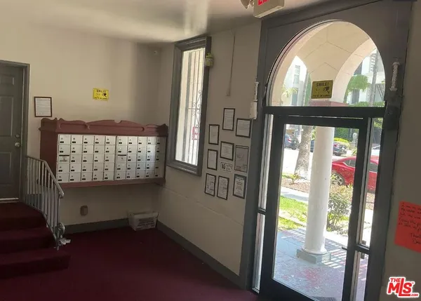 $1,450 | 537 South Kenmore Avenue, Unit 300, Los Angeles, CA 90020