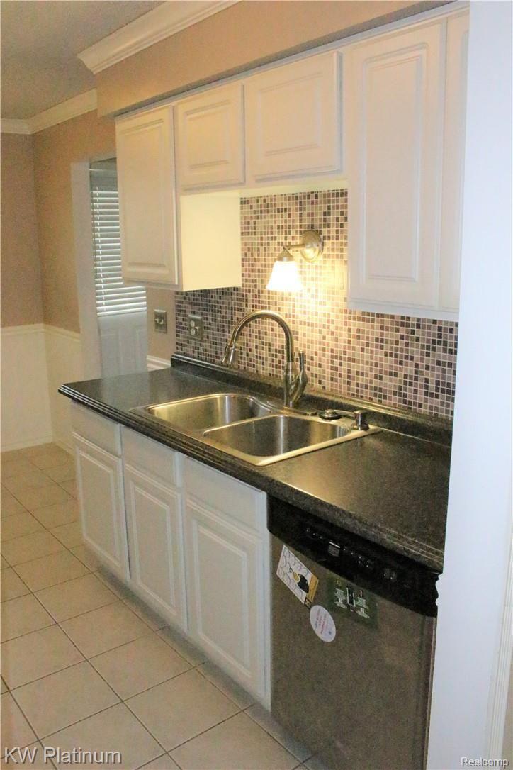 125 Cuttle Road, Unit E37 Marysville, MI 48040 - Photo 13 of 34 IMG_0645 updated.jpg