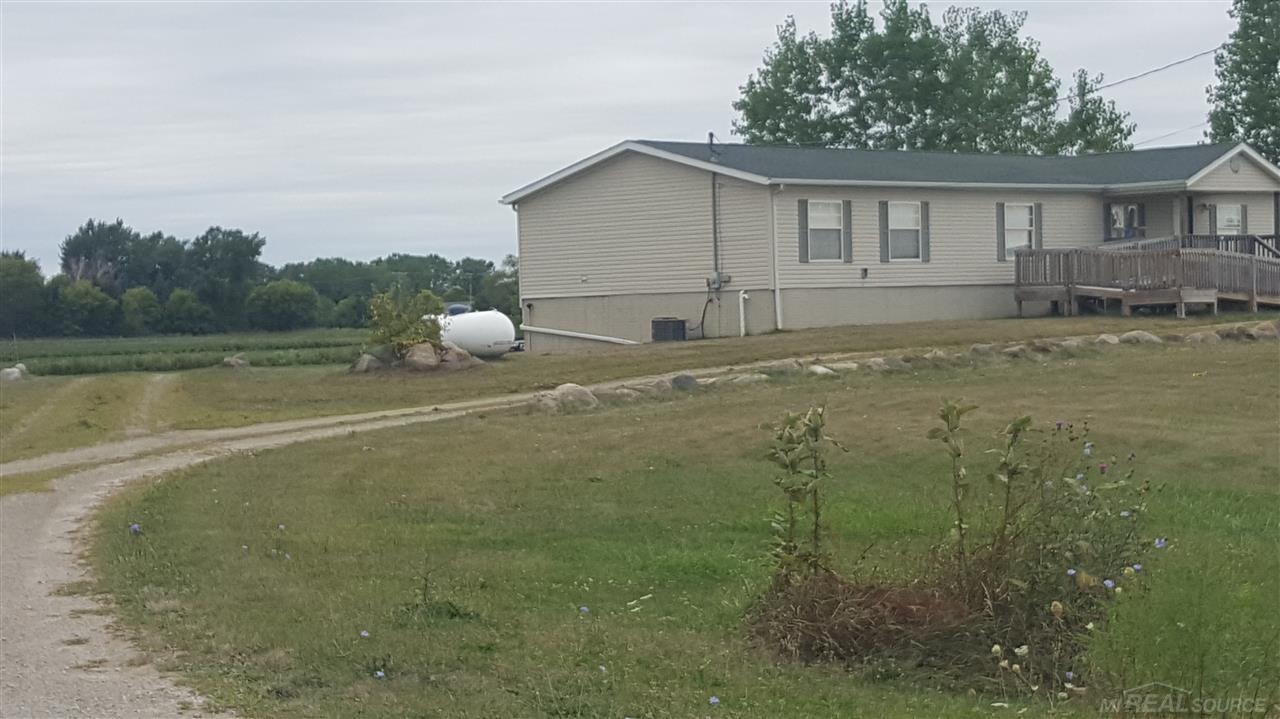 6453 Connell Road Yale, MI 48097 - Photo 3 of 37 31393672-2.JPG