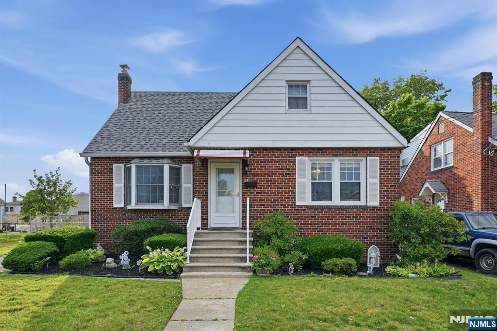 653 7th Street Lyndhurst, NJ 07071 - Photo 3 of 36