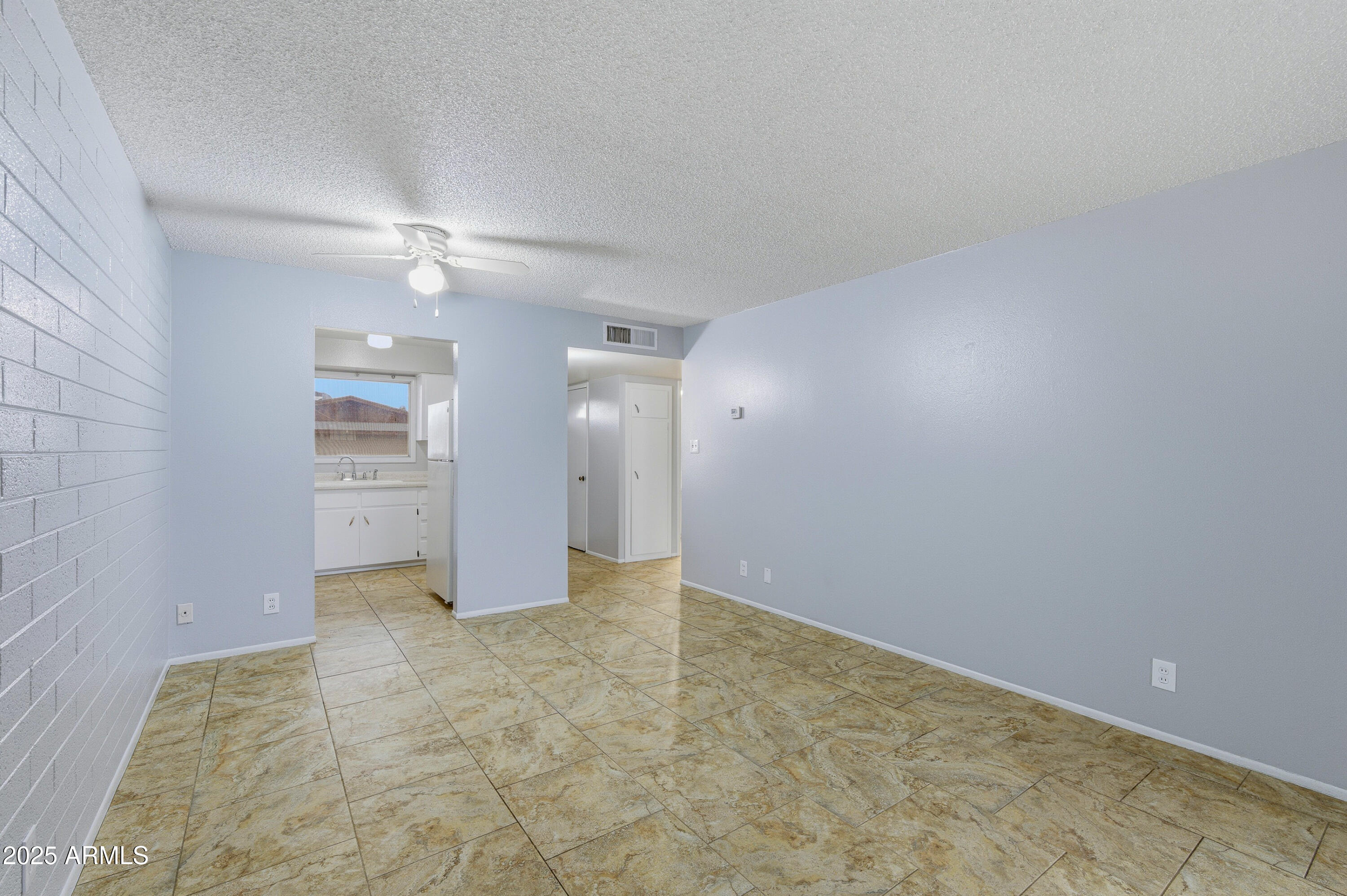 4808 North 71st Lane Phoenix, AZ 85033 - Photo 6 of 20