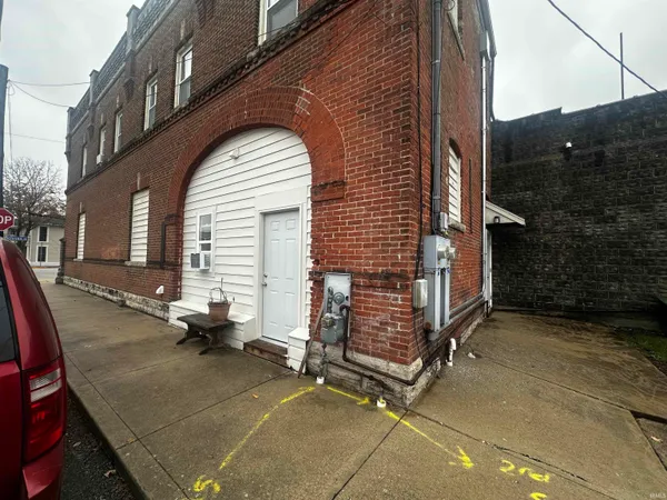 $185,000 | 105 West 8th Street, Burlington, IN 46915