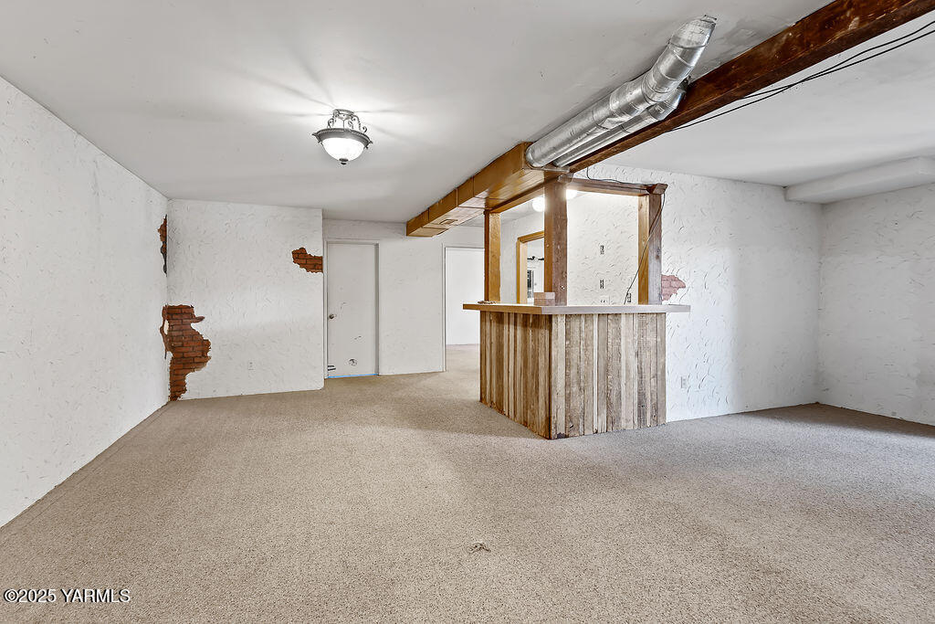 212 Anchor Loop Selah, WA 98942 - Photo 13 of 26 a view of an empty room with a window