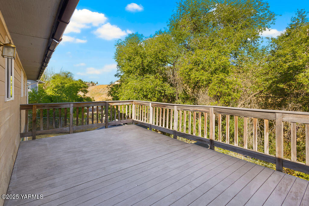 212 Anchor Loop Selah, WA 98942 - Photo 18 of 26 a view of balcony with wooden floor