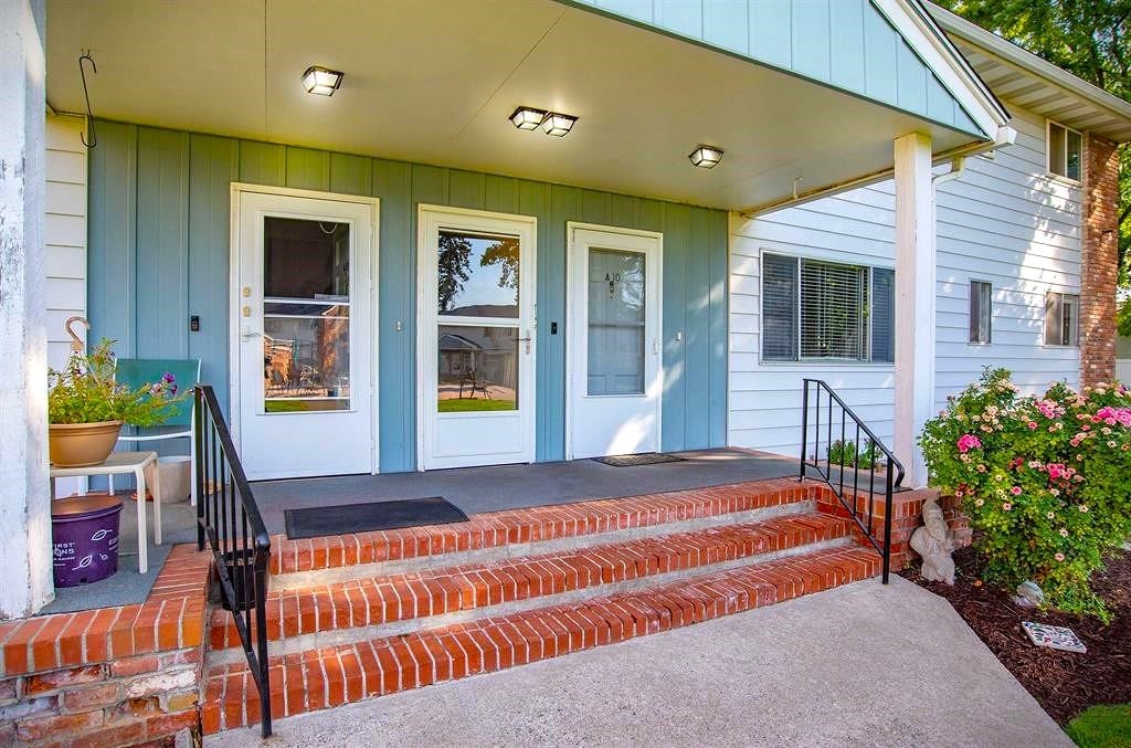 250 North Raymond Road, Unit A12 Spokane Valley, WA 99206 - Photo 7 of 34