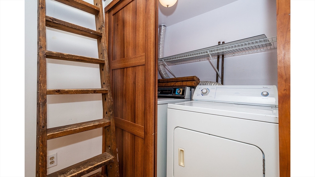 31 Myrtle Street, Unit 4 Boston, MA 02114 - Photo 11 of 14