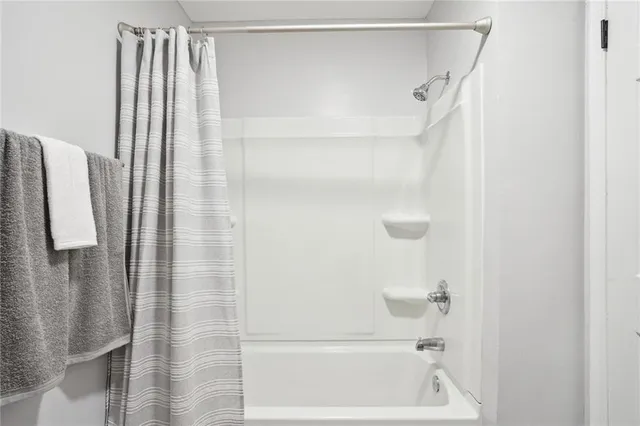 $1,195 | 4101 Hessmer Avenue, Unit 220, Metairie, LA 70002