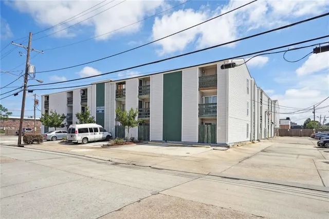 $1,195 | 4101 Hessmer Avenue, Unit 220, Metairie, LA 70002