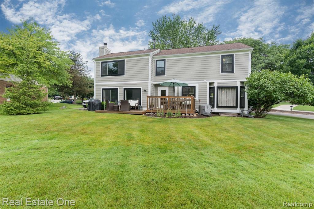 1935 Clear Point Court Rochester Hills, MI 48306 - Photo 5 of 24