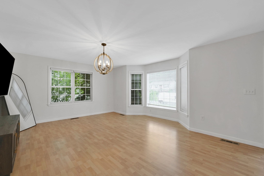 188 Wollaston Street Springfield, MA 01119 - Photo 5 of 39