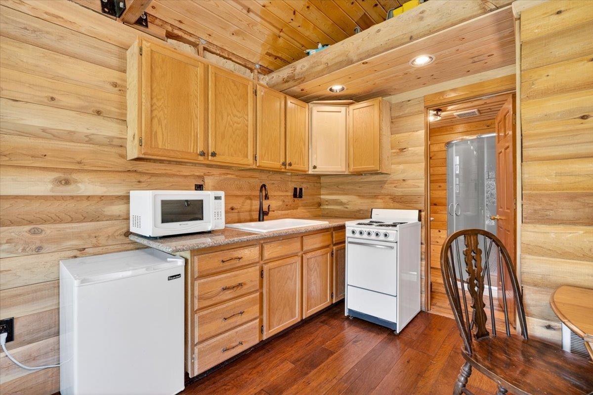 5099 L Allen Road Springdale, WA 99173 - Photo 9 of 35
