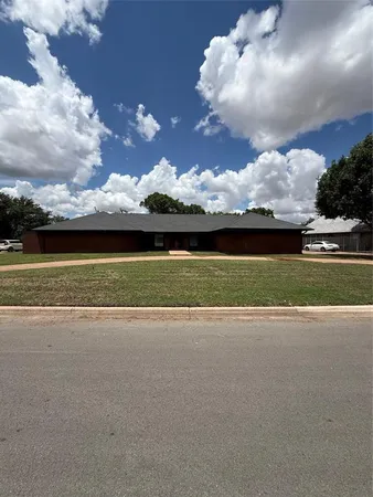 $615,000 | 14 Fairway Oaks Boulevard, Abilene, TX 79606