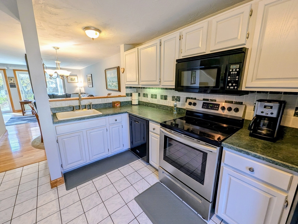 33 Stone Ridge Road, Unit 33 Franklin, MA 02038 - Photo 3 of 29 Gallery Image 3