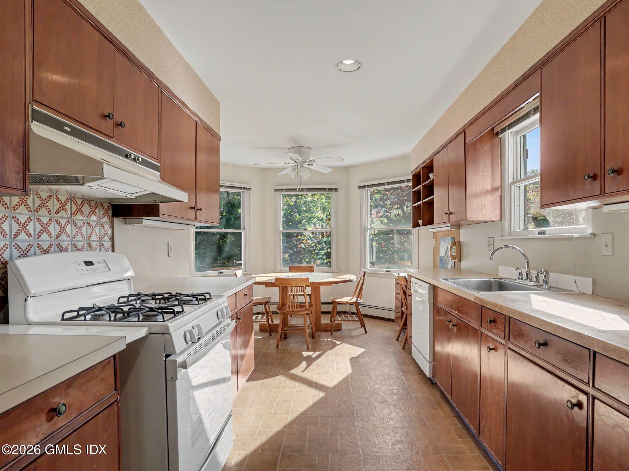 24 Oval Avenue Riverside, CT 06878 - Photo 10 of 45 9-web-or-mls-24-oval-ave