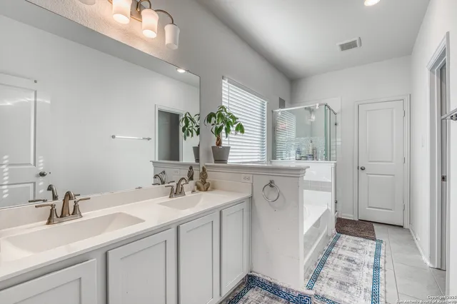 $1,975 | 7402 Anchors Peak, San Antonio, TX 78244