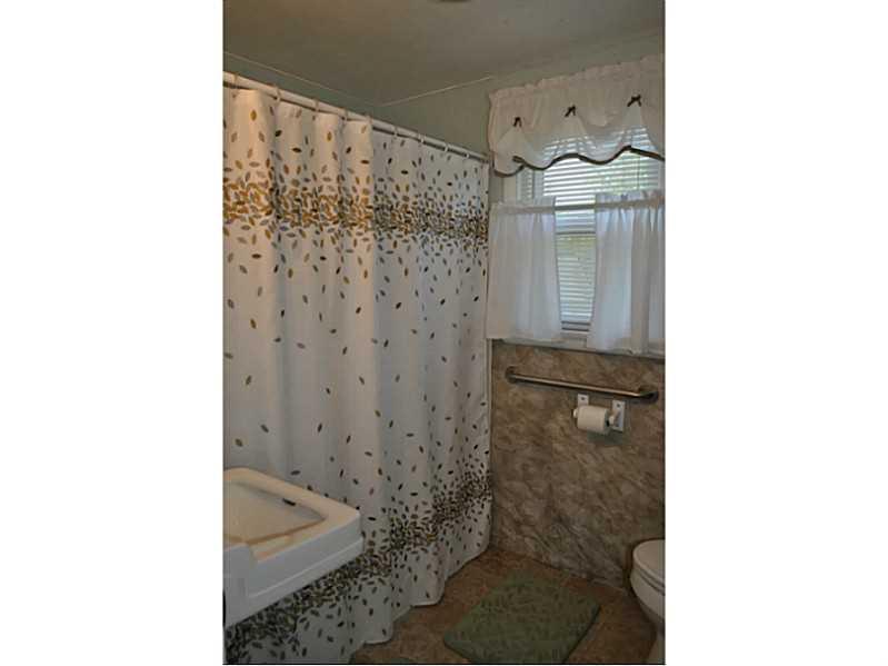 353 West Sunbury Road Butler, PA 16001 - Photo 6 of 15 Full Bath.