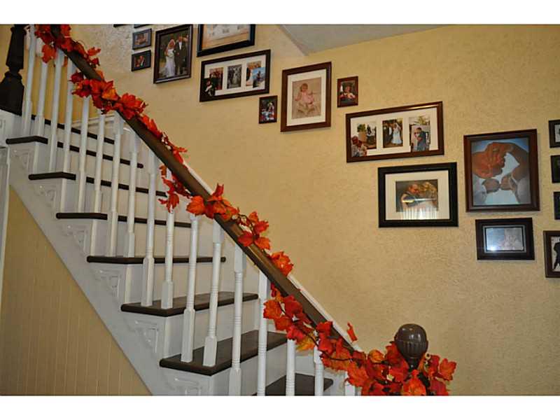 353 West Sunbury Road Butler, PA 16001 - Photo 7 of 15 Entry/Foyer.