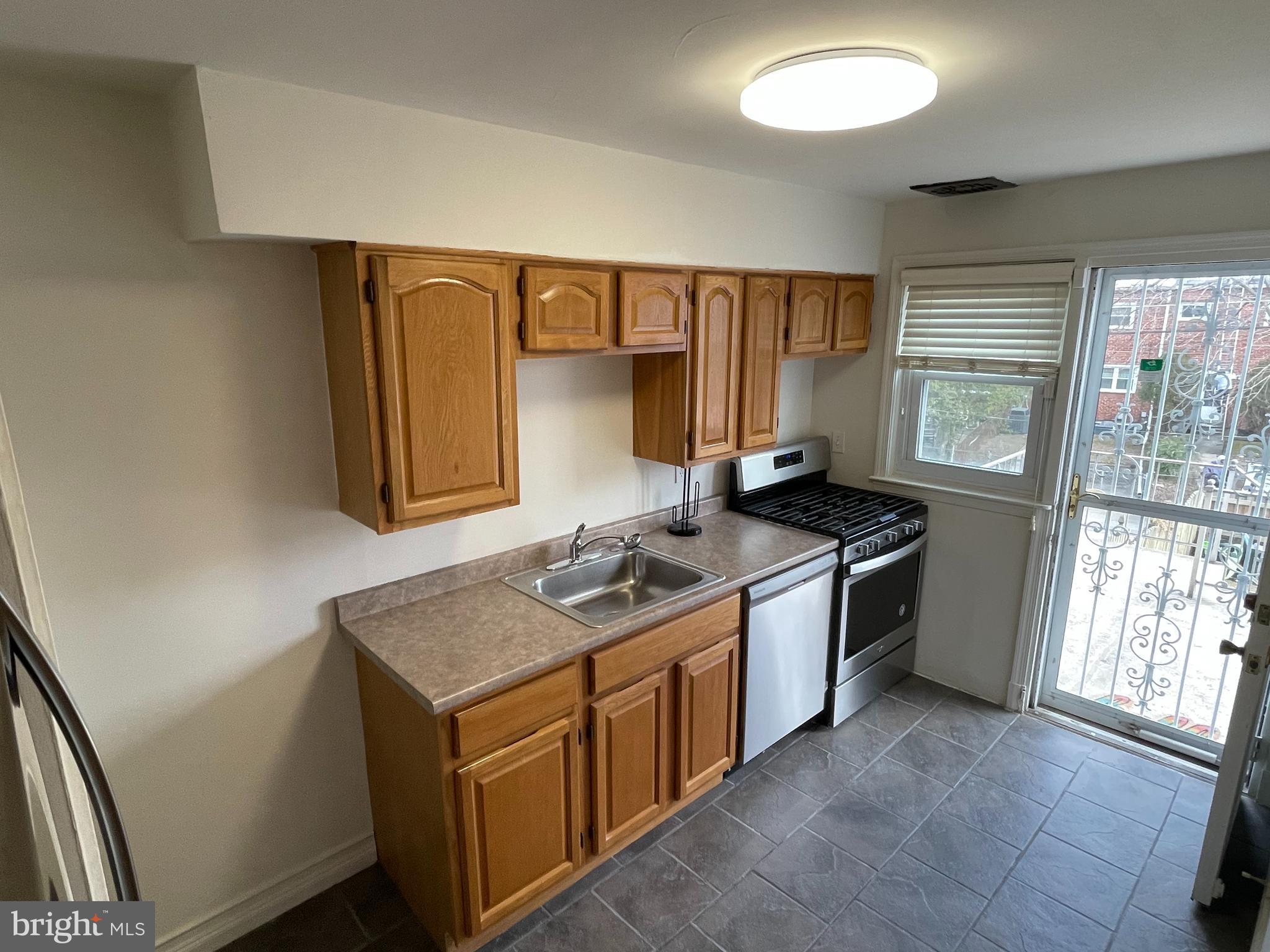 1337 Dalton Road Baltimore, MD 21234 - Photo 10 of 32 Gallery Image 10