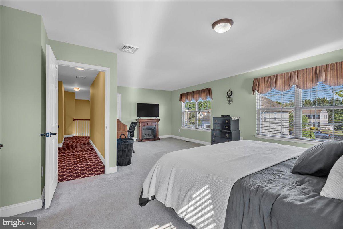 74 Candlewood Road Williamstown, NJ 08094 - Photo 15 of 45 Spacious retreat with natural light.