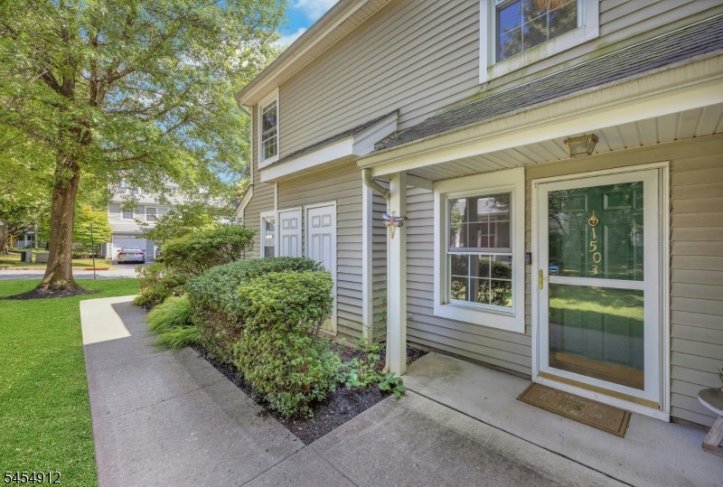 1503 Cornwall Road Mahwah, NJ 07430 - Photo 3 of 34 Gallery Image 3