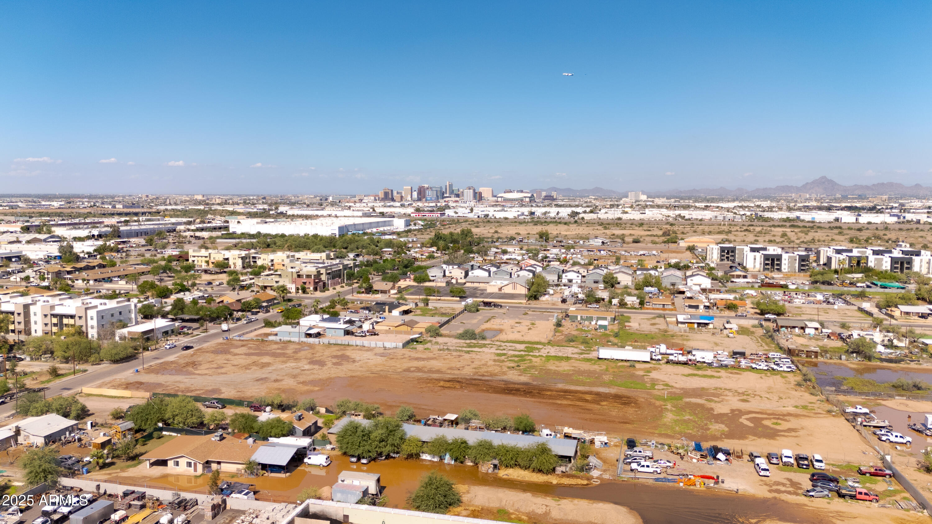 4035 South 9th Street, Unit 20/22 Phoenix, AZ 85040 - Photo 33 of 45 wooden view of a city