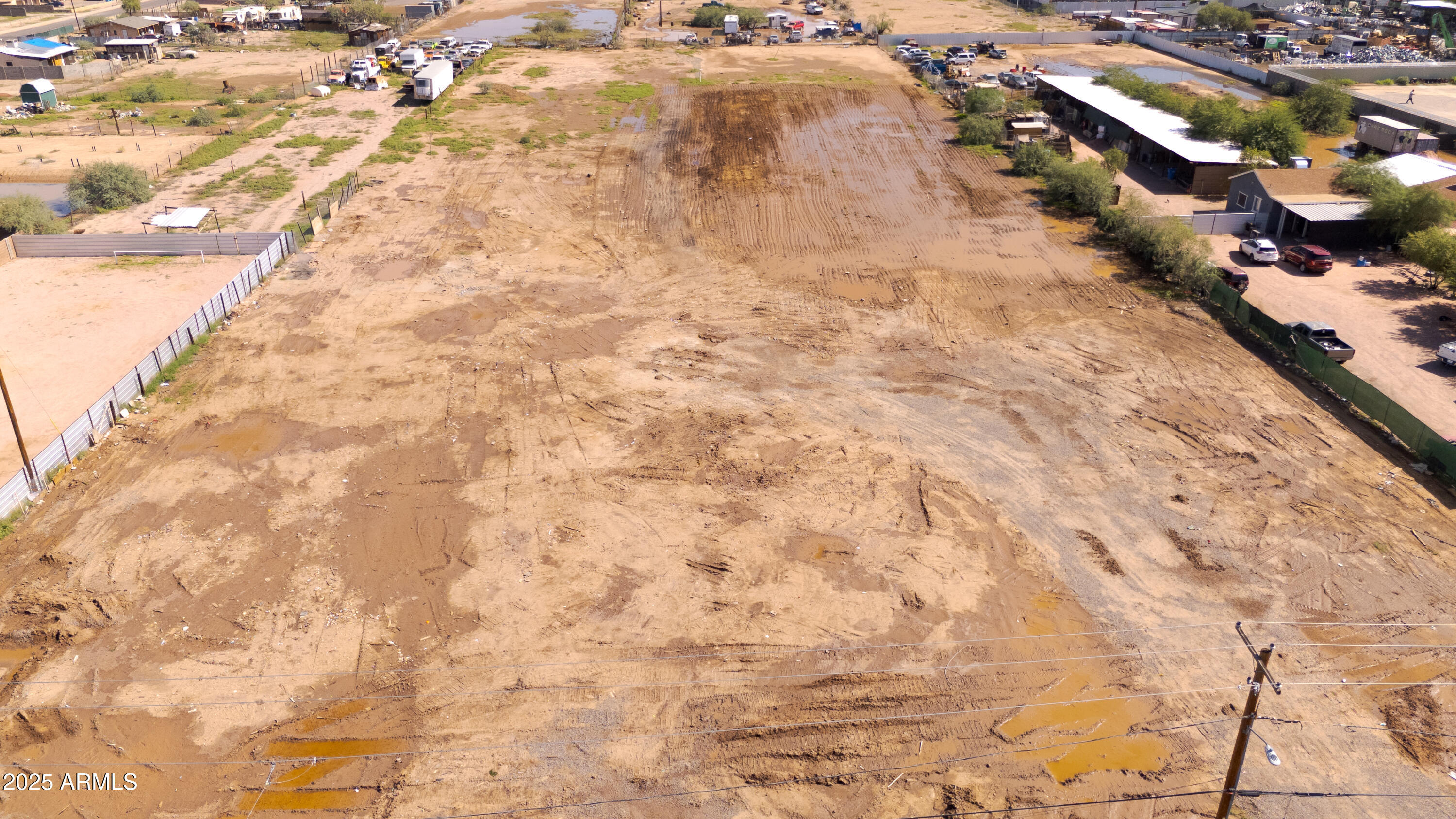 4035 South 9th Street, Unit 20/22 Phoenix, AZ 85040 - Photo 43 of 45 a view of a yard of the building