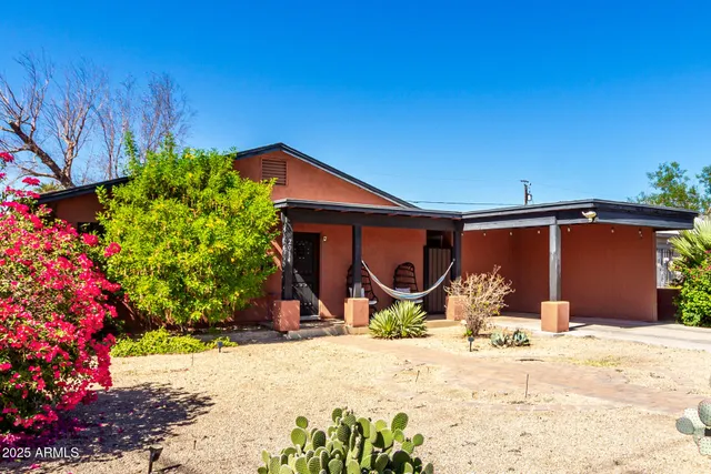 a view of a backyard of the house