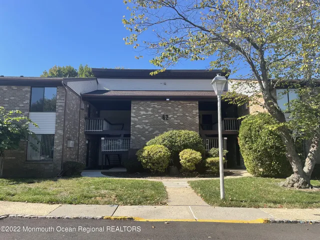 $2,200 | 82 Amberly Drive, Unit F, Manalapan, NJ 07726