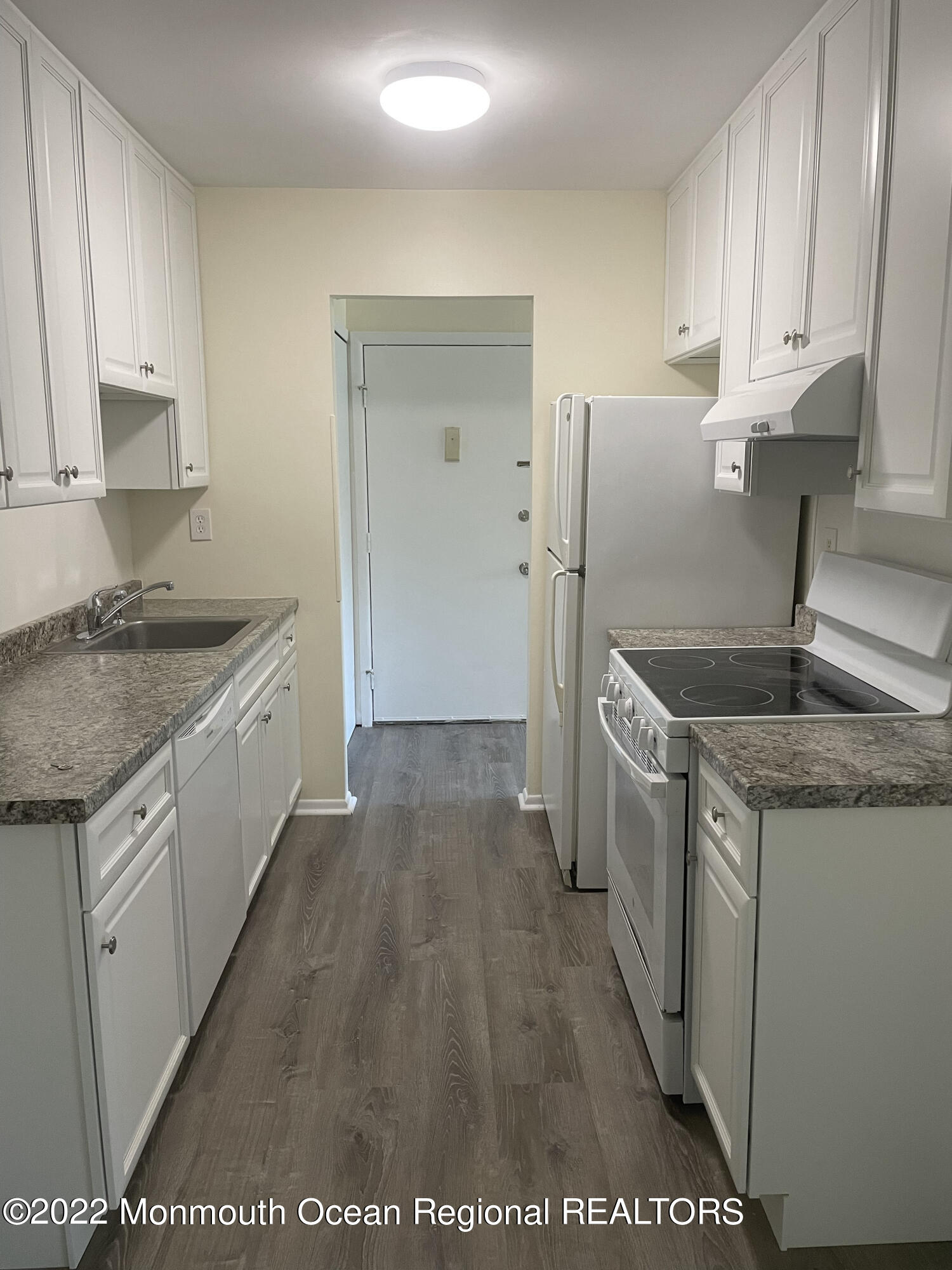 82 Amberly Drive, Unit F Manalapan, NJ 07726 - Photo 5 of 10 IMG_3138