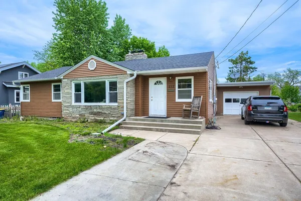 $299,900 | 212 Woodley Street West, Northfield, MN 55057