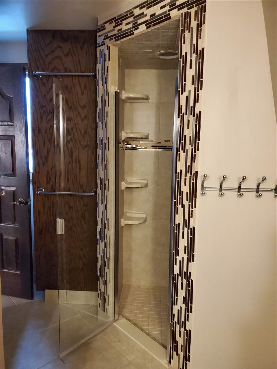4802 Spring Creek Road Rockford, IL 61114 - Photo 15 of 25 a bathroom with a glass shower door
