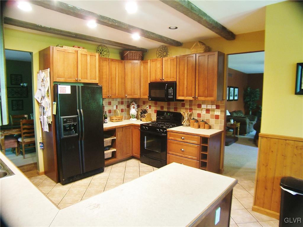 6697 Ridge Road Zionsville, PA 18092 - Photo 4 of 20 Gallery Image 4