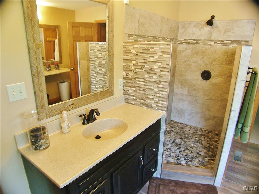 6697 Ridge Road Zionsville, PA 18092 - Photo 10 of 20 Gallery Image 10