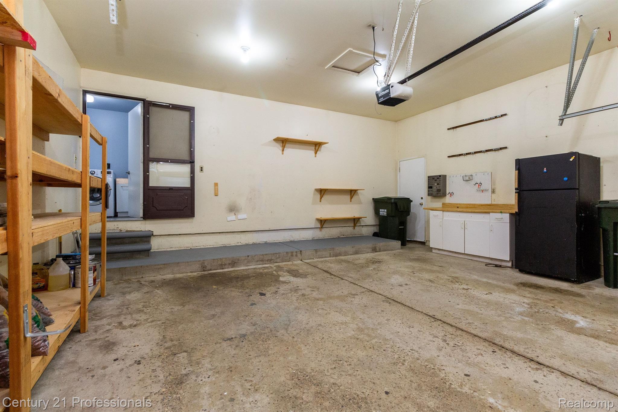 2226 Warrington Road Rochester, MI 48307 - Photo 27 of 39 Gallery Image 27