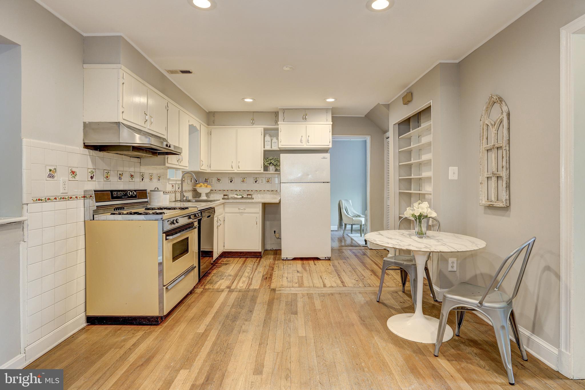 5322 Wakefield Road Bethesda, MD 20816 - Photo 19 of 39 Spacious kitchen.